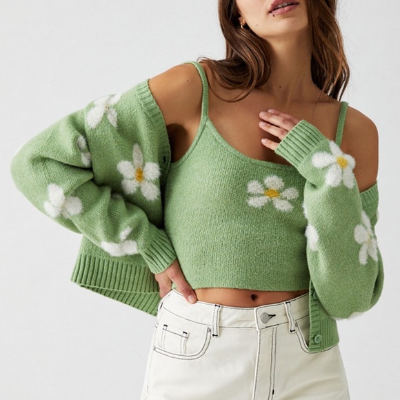 NWT Daisy Days Sweater by L.A. HEARTS - Picture 7 of 8